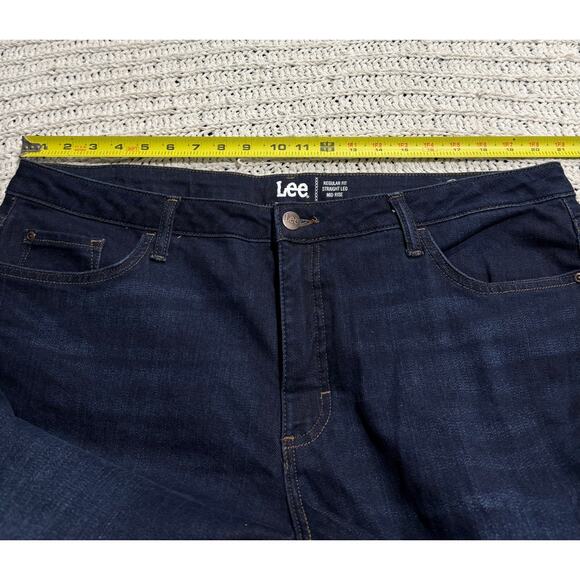 NWOT Lee Jeans Regular Fit Straight Mid Rise Womens Plus Size 20P Stretch Blue - Picture 4 of 11